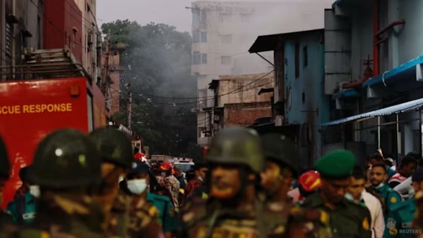 பங்களாதேஷ் தொழிற்சாலைகளில் தீ ஏற்பட்டதற்குக் காரணம்? 