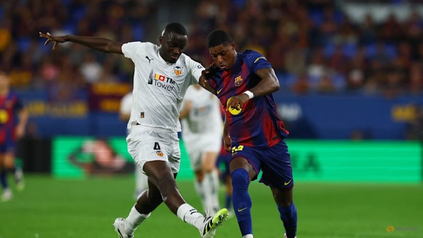 Barcelona demolish Valencia 6-0 in front of small crowd