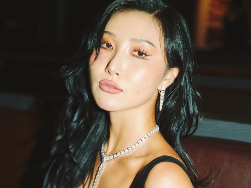 K-pop group Mamamoo's Hwasa reportedly dating a businessman 12 years her senior K-pop group Mamamoo's Hwasa reportedly dating a businessman 12 years her senior