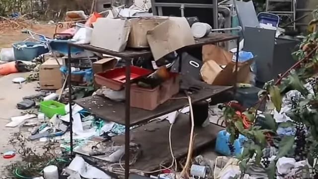 美国网红没看就买下豪宅 大扫除时赫然发现恐怖收藏