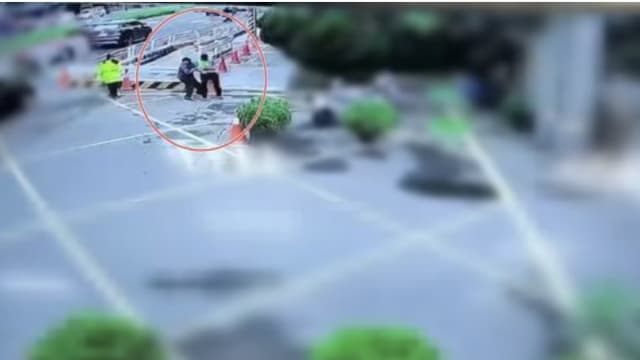 怀疑妻与保安有染 台男持镰刀到小学偷袭