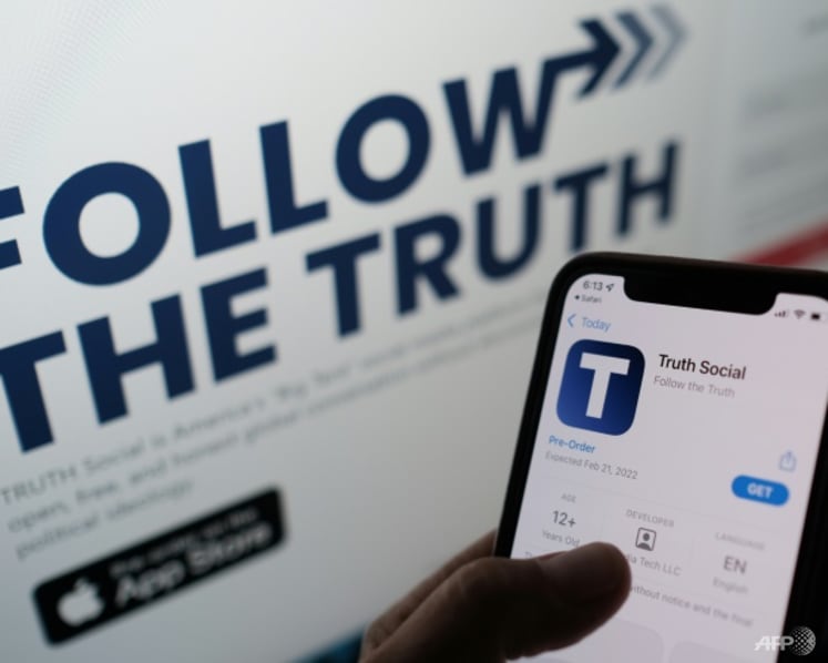Commentary: Is Trump using a dubious social media platform to gear up for a 2024 presidential run? 