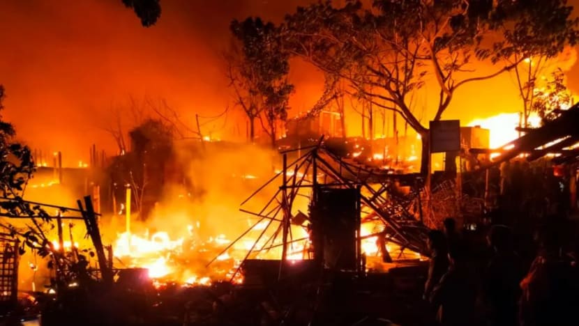 Ribuan orang hilang tempat tinggal susuli kebakaran kem pelarian Rohingya di Bangladesh Ribuan orang hilang tempat tinggal susuli kebakaran kem pelarian Rohingya di Bangladesh