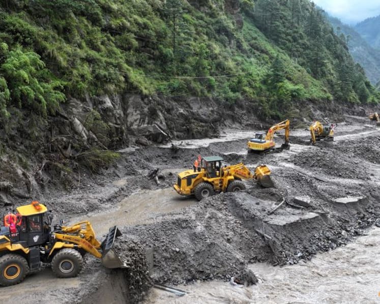 Rain, risks of more floods complicate Chinese rescue in Tibet mudslide