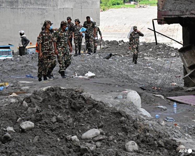 Rescuers continue grim search for Nepal flood survivor