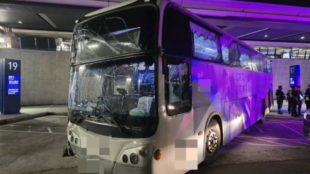 台湾客运巴士在机场发生车祸 32伤含22名外籍旅客
