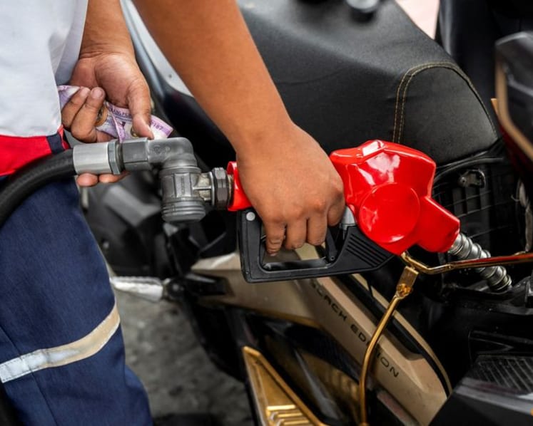 Oil tumbles nearly 7% as US and Iran seen moving closer to deal