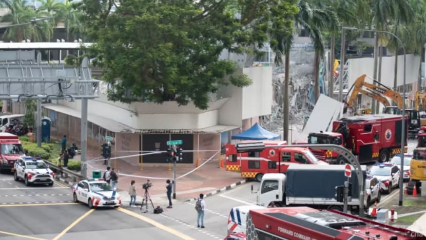 Struktur bangunan Tanjong Pagar runtuh: Pekerja yang maut sedang jalan di laluan luar tapak binaan