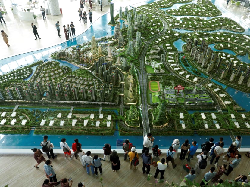 Potential buyers viewing a model of Country Garden’s Forest City in a Johor Baru showroom in February. The project was pushed by an extensive advertising campaign, with advertisements broadcast on state television, placed on billboards at railway stations, and played continually in apartment lifts. Photo: Reuters