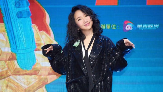 陶晶莹问：“笑死”是年轻人流行语吗？