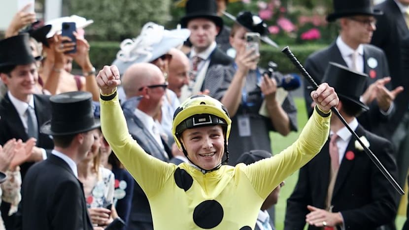 Horse racing-Loughnane becomes Britain's youngest champion jockey since 1923