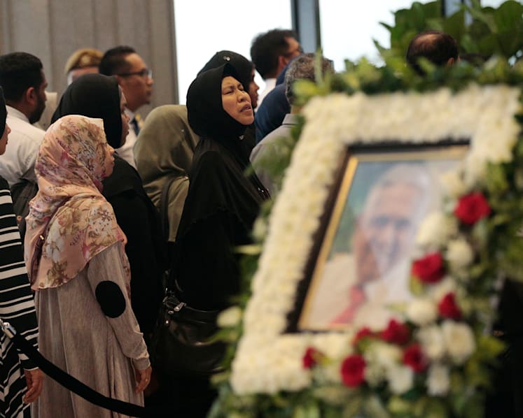 Young and old bid goodbye to S R Nathan