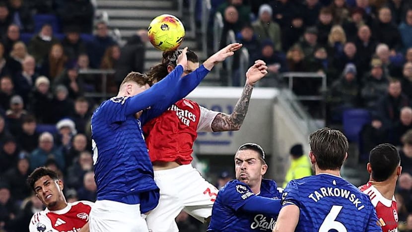 Arsenal take back Premier League top spot with 1-0 win over Everton