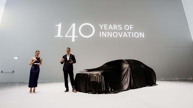 Mercedes-Benz 140周年车队开到新加坡！滨海湾花园看新S-Class，年底还有品牌生活馆