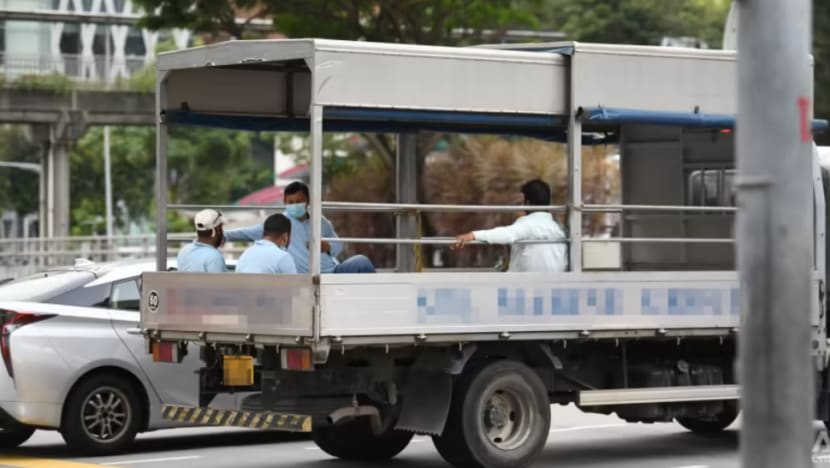 Kumpulan hak pekerja hijrahan SG gesa garis masa haramkan pekerja diangkut lori