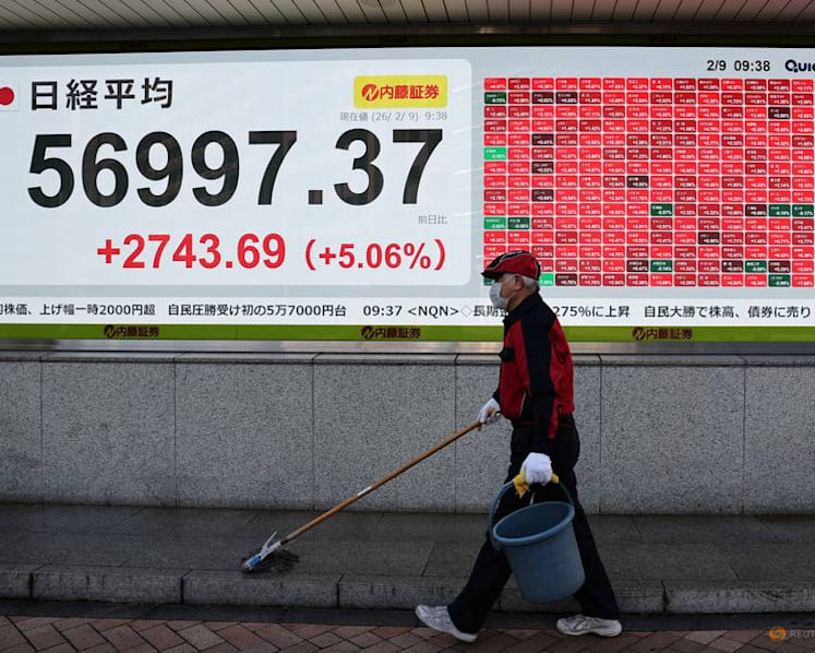 Stock indexes gain with US technology shares; yen strengthens