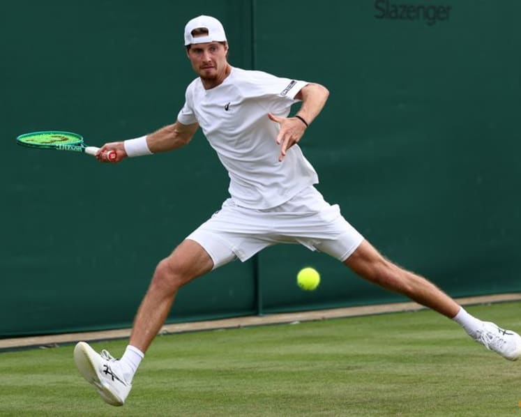 Mensik survives five-set firefight with British wildcard Samuel