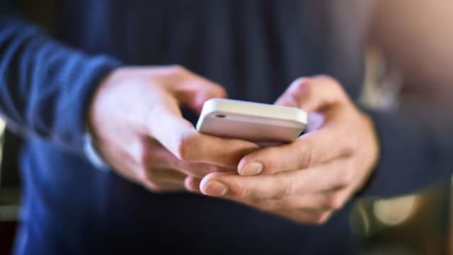 不雅视频发在378人微信群里 四川女校长：手机被偷