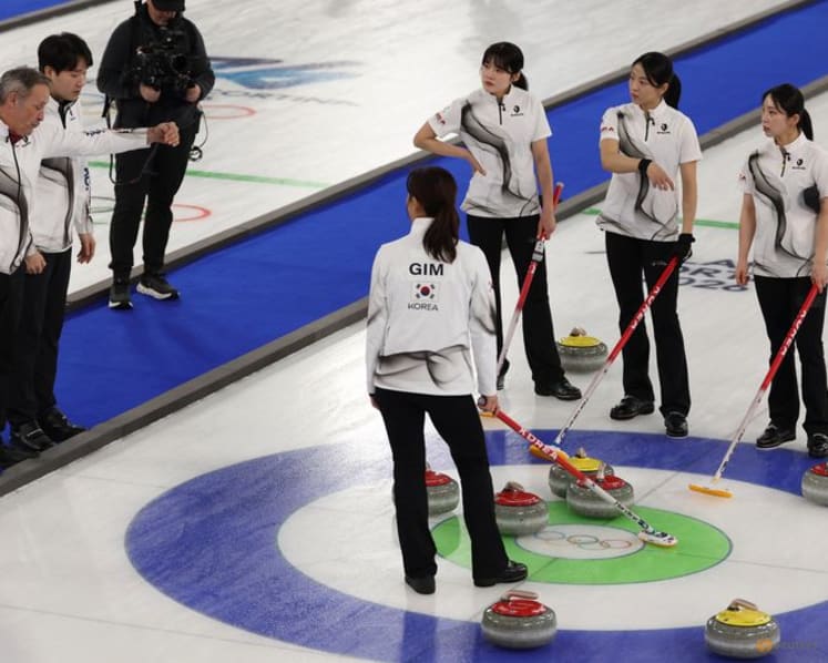Curling-Canada beat South Korea to qualify for semi-finals, USA also through