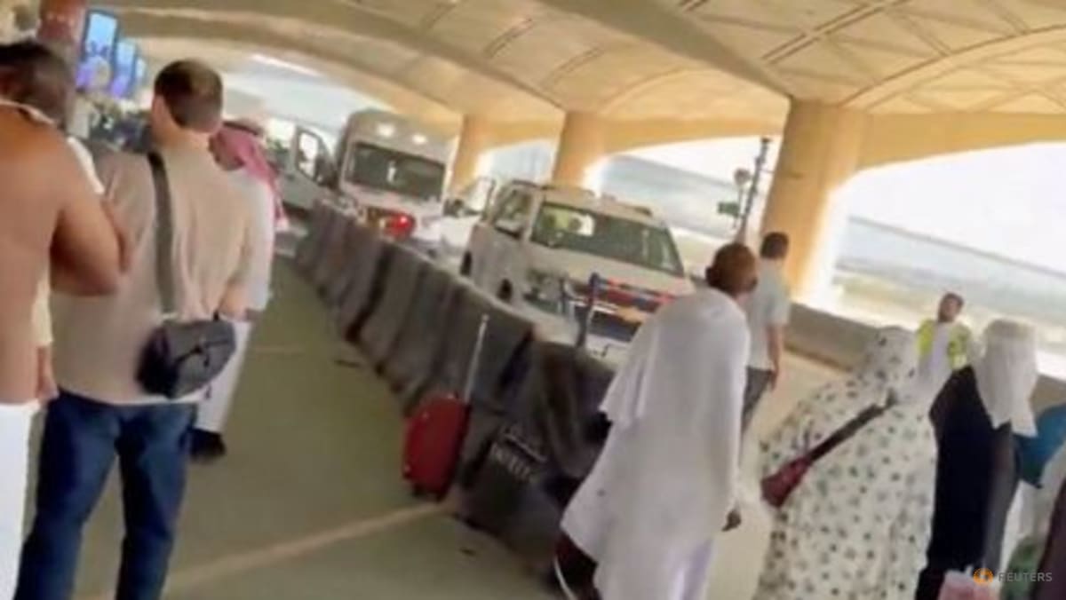 Riyadh airport extends suspension after weekend attacks