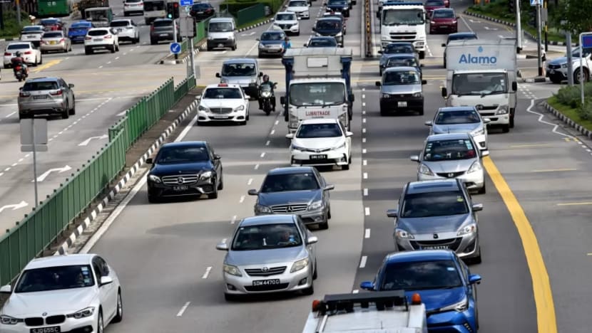 Harga COE kereta pecah rekod lagi; premium kereta besar melebihi S$140,000 buat pertama kali