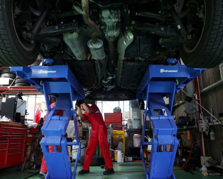 Japan August factory output unexpectedly falls