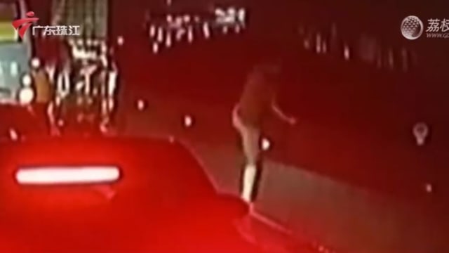 夜里塞车途中尿急 中国司机下车误坠高架桥