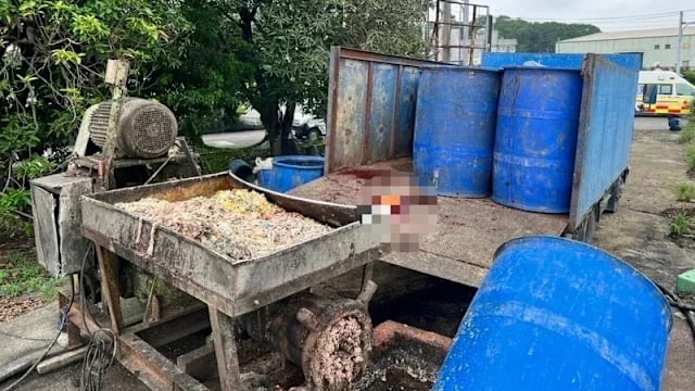 台男操作绞肉机 手臂被机器卷入致断离