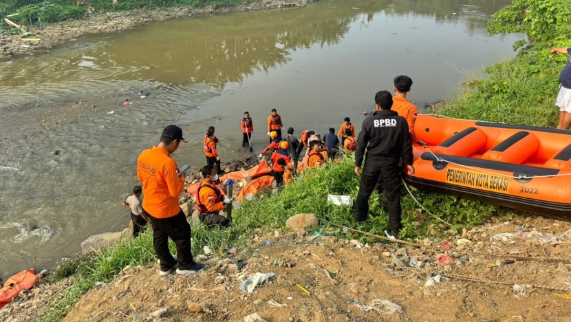 2 dari 7 mayat remaja pria di Kali Bekasi teridentifikasi, sempat minta tolong dan pakai kode ‘pesta’ untuk tawuran 2 dari 7 mayat remaja pria di Kali Bekasi teridentifikasi, sempat minta tolong dan pakai kode ‘pesta’ untuk tawuran