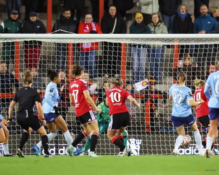 Terland strikes late to give Man United derby draw with City in WSL