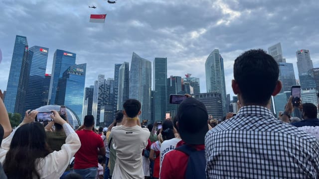 滨海湾又一区域因人潮爆满而暂时关闭