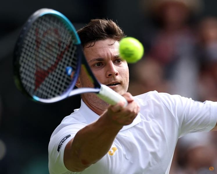Stretched Sinner overcomes Kecmanovic to begin Wimbledon title defence