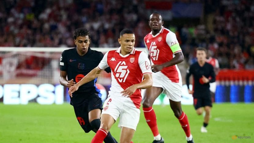 Ten-man Barcelona lose 2-1 to Monaco in Champions League opener