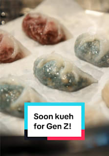 Soon kueh is not just ‘old people’ food! This soon kueh maker is introducing new flavours like beetroot and bak kwa that appeal to the younger generations 🫶 #8dayseatcafe #soonkueh #sgtiktok #sgfyp