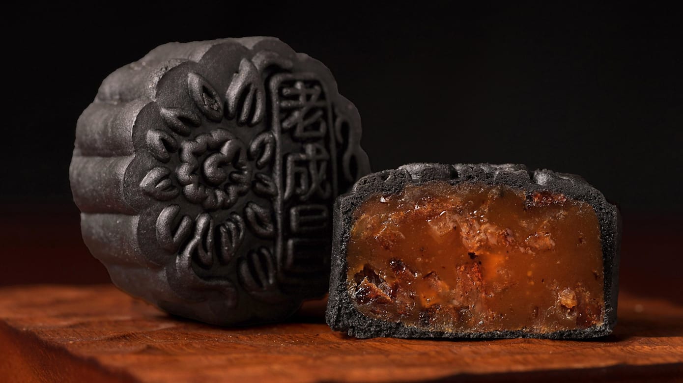 红莲珍味鸡肉干，$82.8（每盒6个），$10.8（个）。（图：Old Seng Choong）