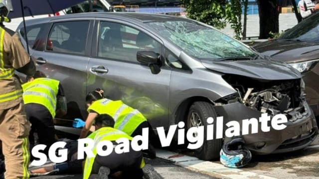 裕廊一带两车撞摩托车 八岁女童与另外两人送院