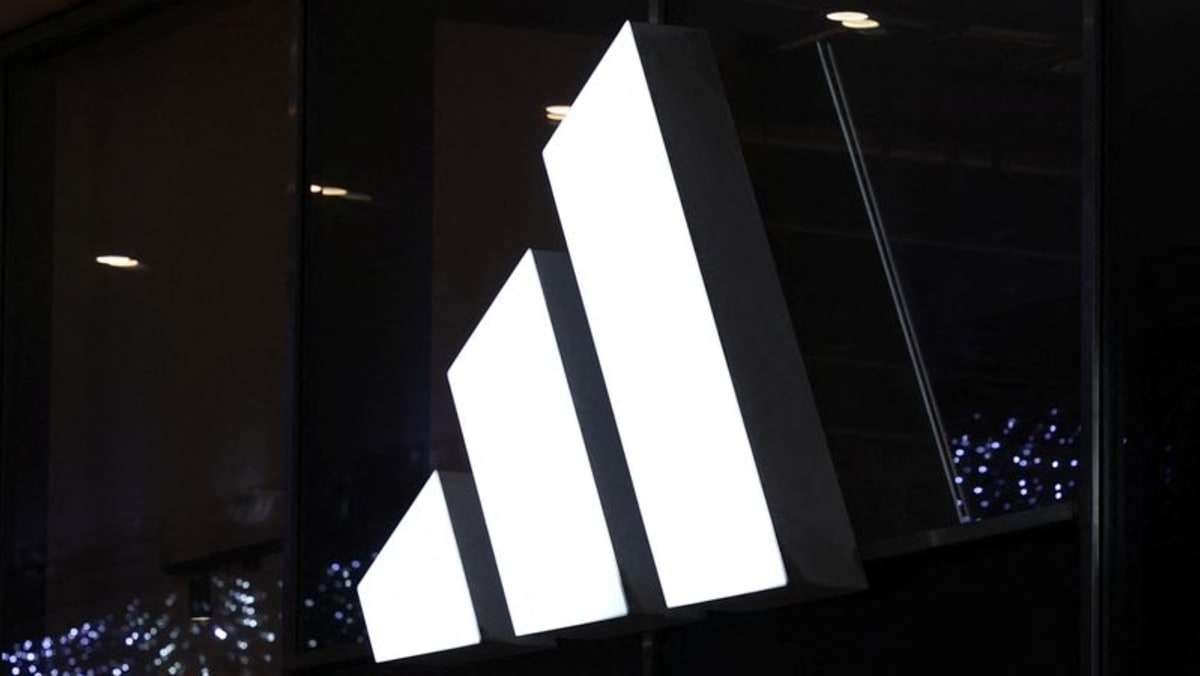 Adidas replaces Puma as Mercedes F1 partner post-Hamilton