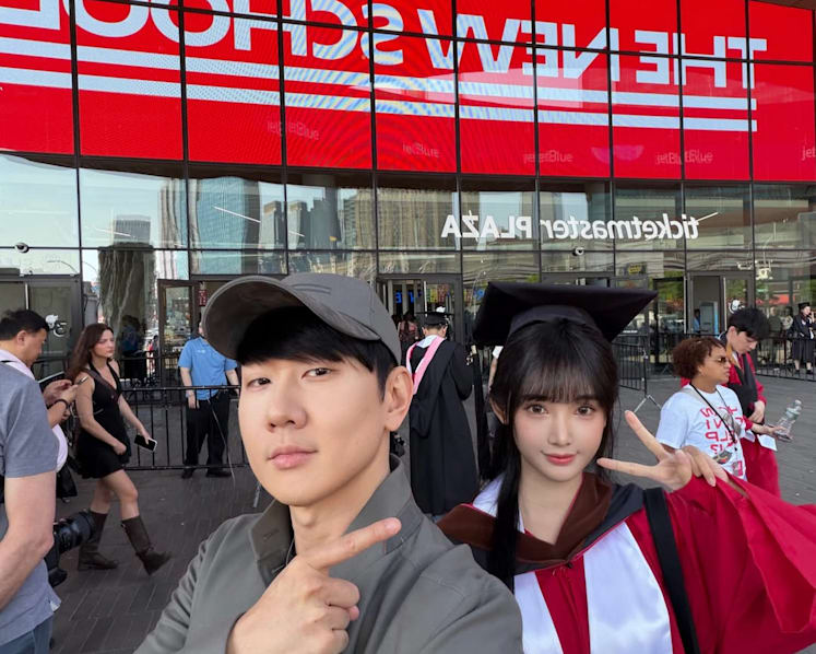 JJ Lin attends girlfriend’s graduation ceremony in New York with his mum