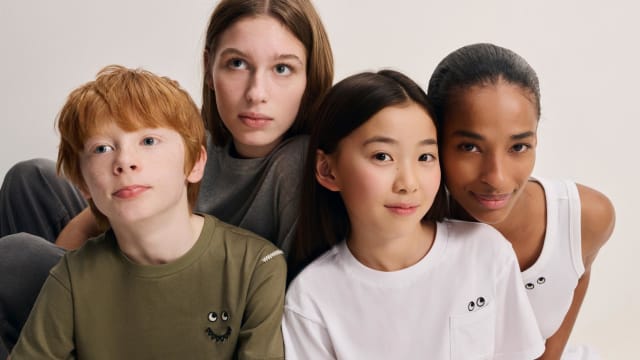俏皮“小眼睛”回来了！UNIQLO x ANYA HINDMARCH夏季联名5月23日登场