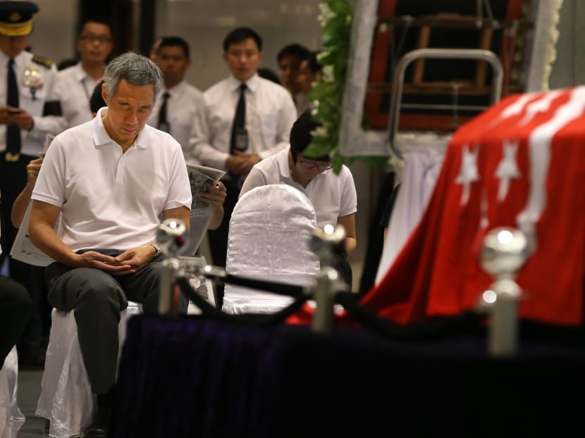 Prime Minister Lee Hsien Loong meditating at Parliament House in front of Mr Lee Kuan Yew’s casket before the State Funeral began yesterday. Photo: Facebook Prime Minister Lee Hsien Loong meditating at Parliament House in front of Mr Lee Kuan Yew’s casket before the State Funeral began yesterday. Photo: Facebook