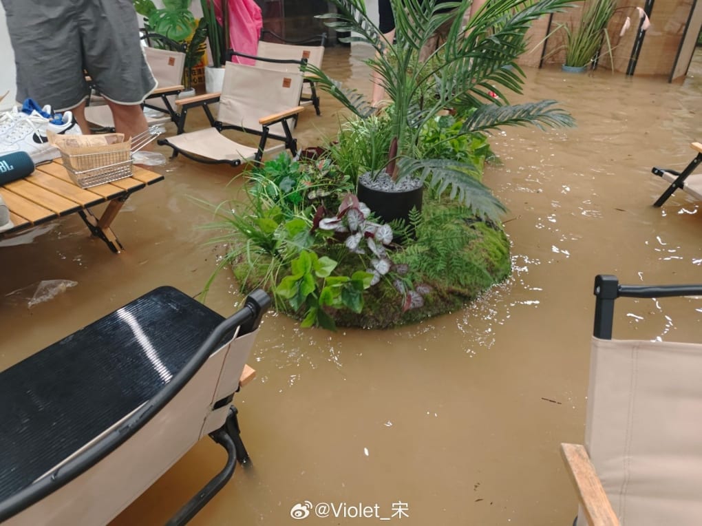 中国深圳遭遇1952年有记录以来最强暴雨 - 8world