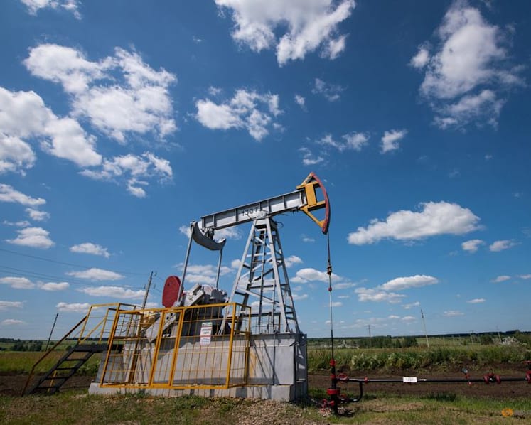 Oil prices stable as Hormuz shipping constraints counter hopes for US-Iran talks