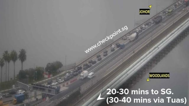 兀兰关卡出境交通大塞车 料耗时逾3小时