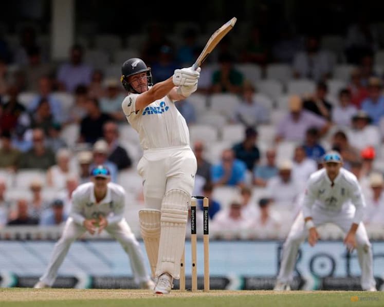 New Zealand stretch lead to over 400 against England on day four