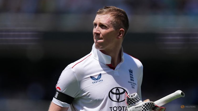 England drop Crawley, pick Gay to open and recall Robinson