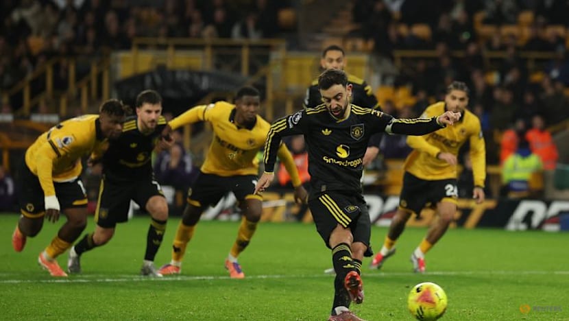 Fernandes double helps Man United to 4-1 win as Wolves' misery continues