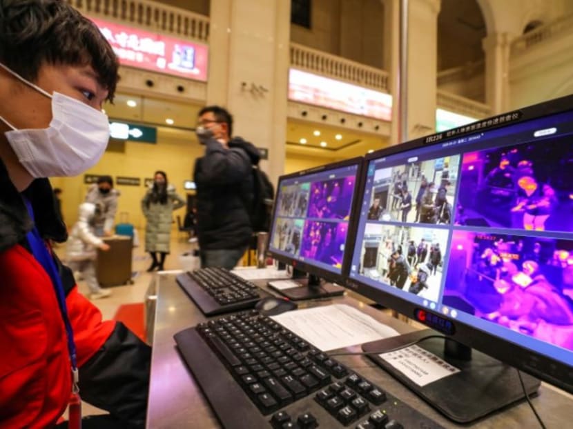 China locks down epicentre of virus outbreak, nearly 600 infected