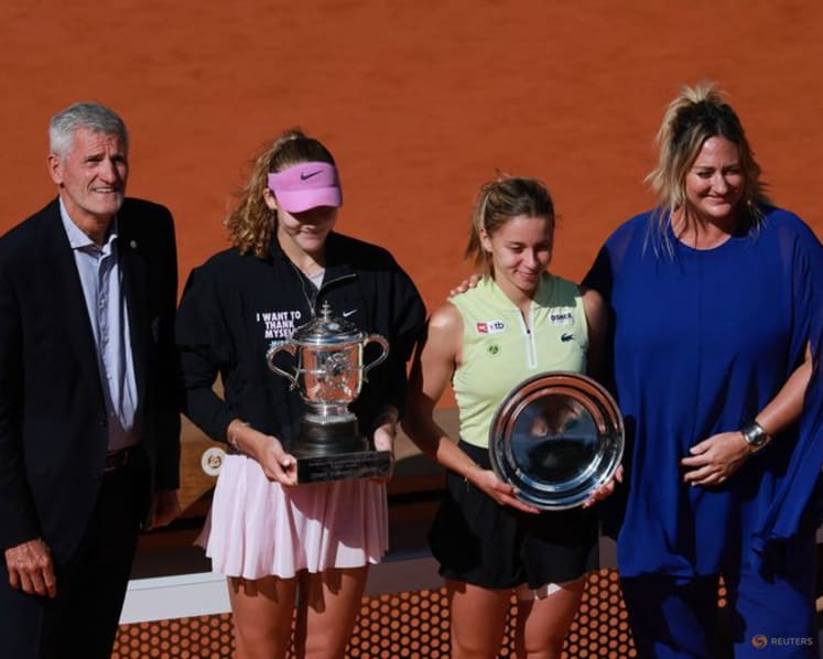 A star is born as Andreeva eases into Grand Slam winners' club