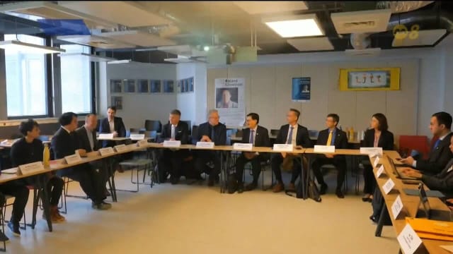 王瑞杰副总理访巴黎期间 同当地研究专才会面