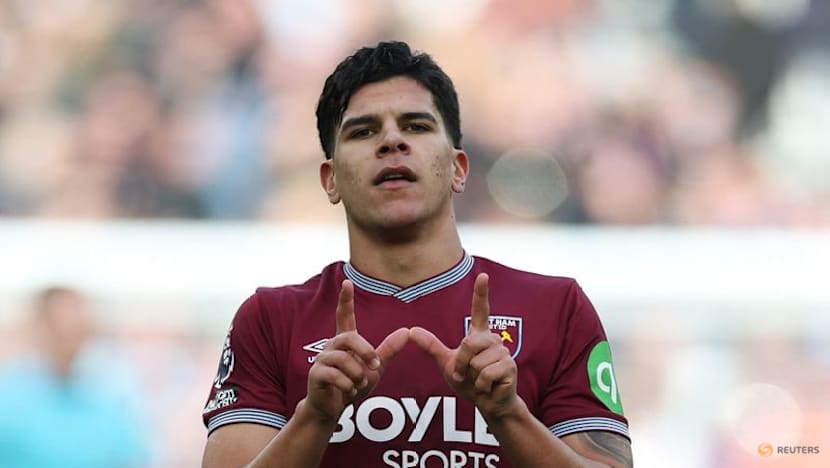 Spurs sign Fernandes from West Ham